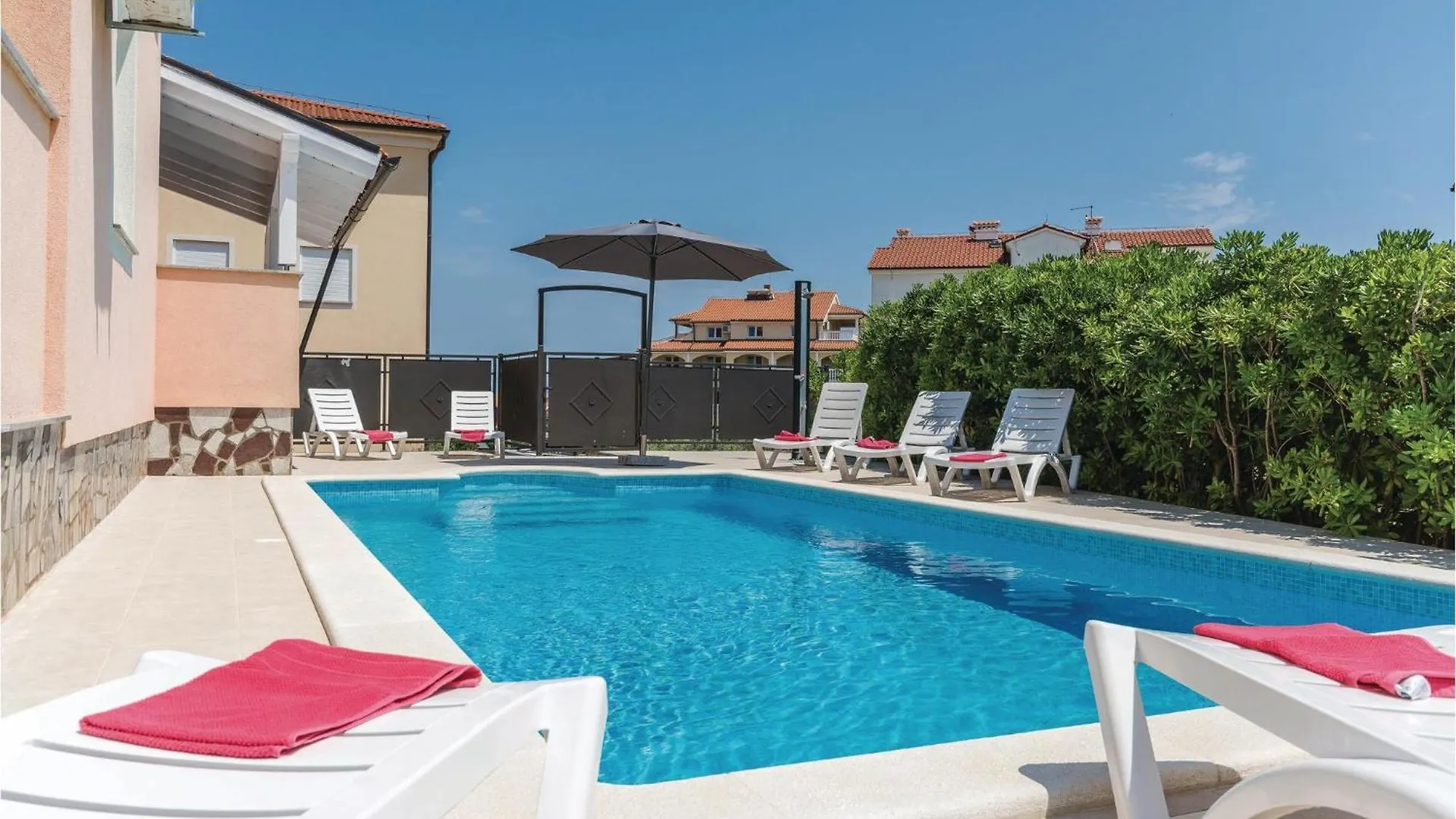 Holiday home 7 Bedroom Stunning Home In Liznjan Croatia